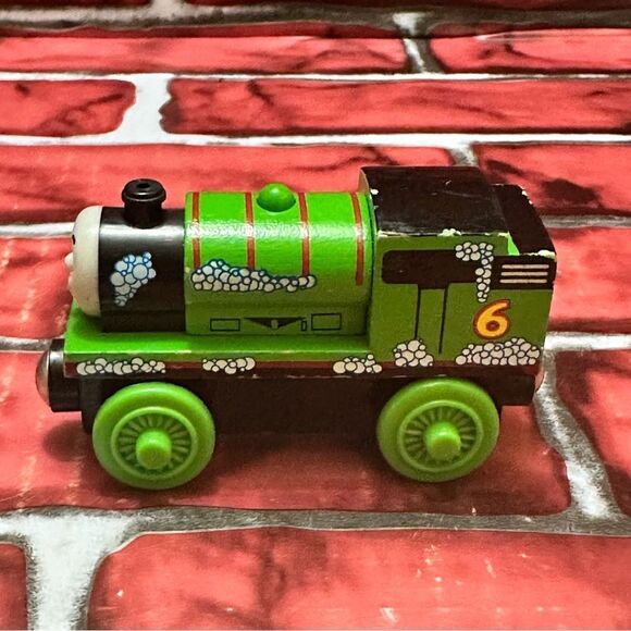 Thomas & Friends Wooden Railway magnetic SUDSY PERCY Train - Picture 2 of 5